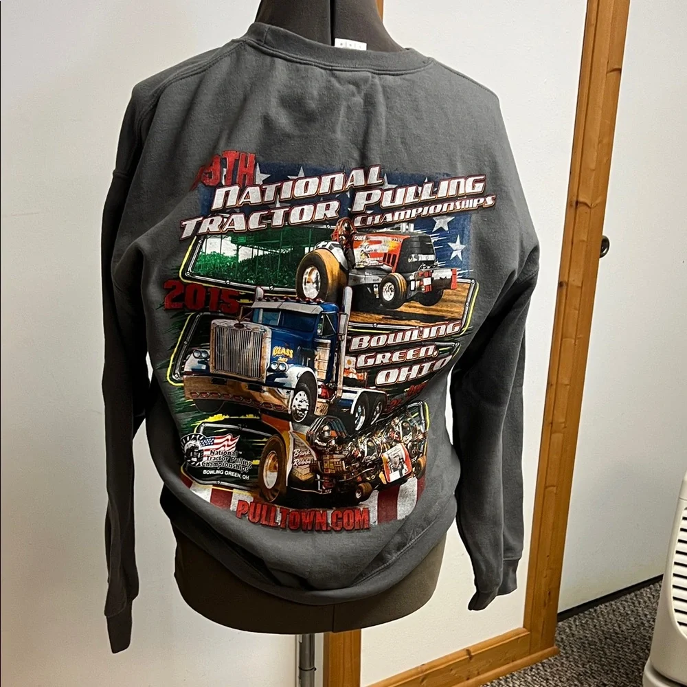 NWOT Gildan Gray Crewneck Sweater with Tractor Pulling Design - Picture 3 of 3